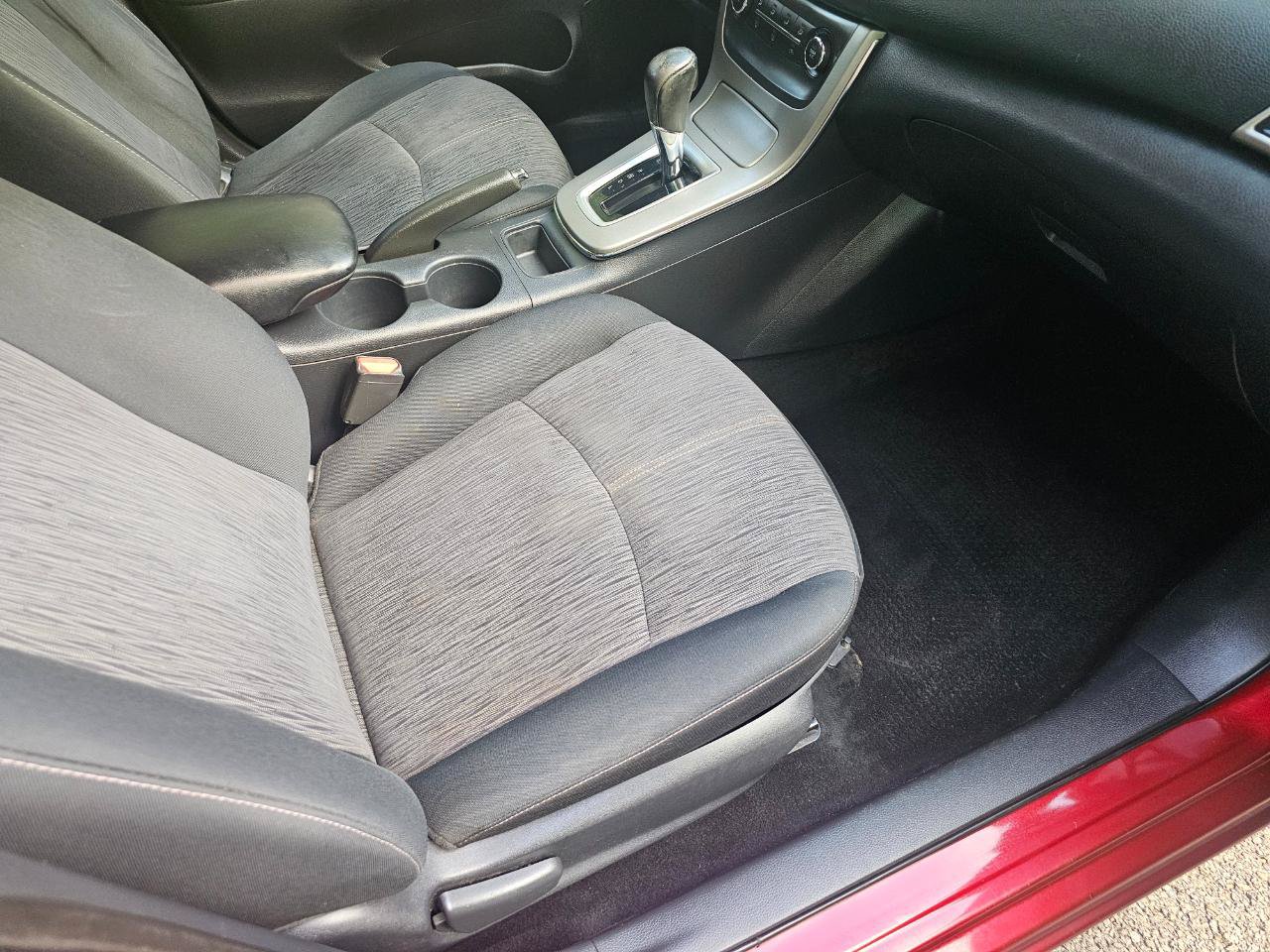 Used 2015 Nissan Sentra SV FWD image 16