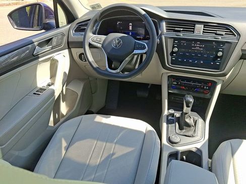 Used 2023 Volkswagen Tiguan SE w/ Panoramic Sunroof Package AWD/4WD image 14