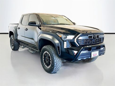 Used 2025 Toyota Tacoma TRD Off-Road image 3