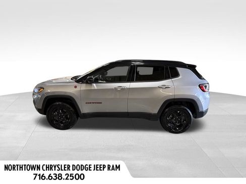 Used 2023 Jeep Compass Trailhawk w/ Trailhawk Convenience Group AWD/4WD image 2