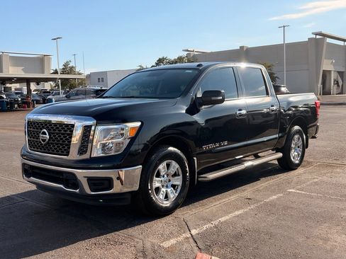 Used 2018 Nissan Titan SV w/ SV Convenience Package AWD/4WD image 2