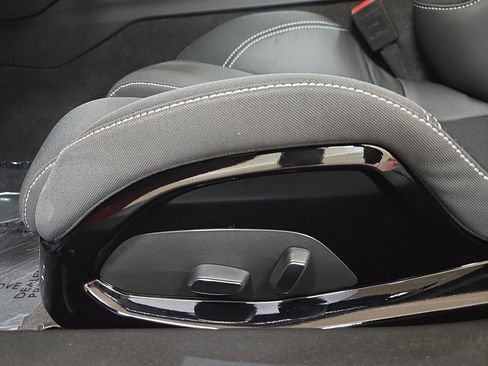 Used 2023 Chevrolet Corvette Stingray Convertible w/ Z51 Performance Package image 26