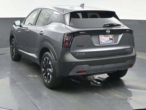 Used 2025 Nissan Kicks SV AWD/4WD image 4