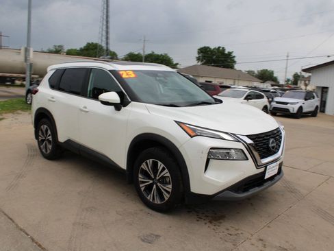 Used 2023 Nissan Rogue SV w/ SV Premium Package AWD/4WD image 2