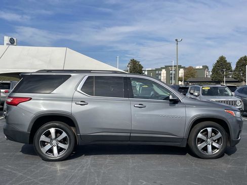 Used 2019 Chevrolet Traverse LT w/ LT Premium Package AWD/4WD image 8