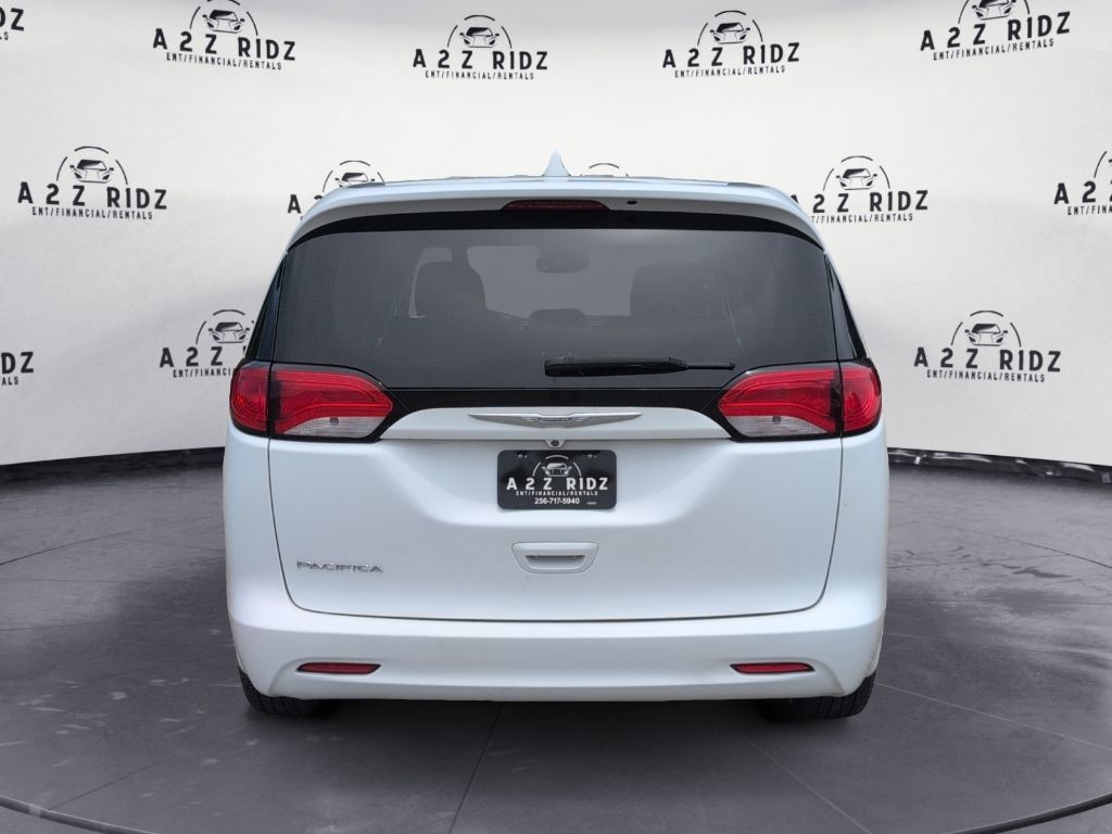 Used 2017 Chrysler Pacifica Touring FWD image 5