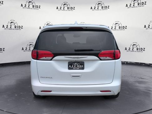 Used 2017 Chrysler Pacifica Touring FWD image 5