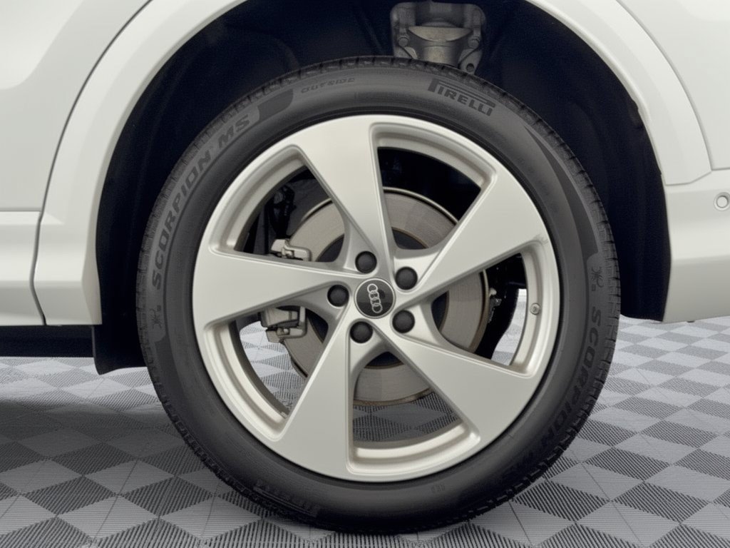 Certified 2025 Audi Q5 Premium Plus AWD/4WD image 13