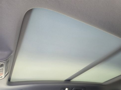 New 2026 Volkswagen Taos SE image 18