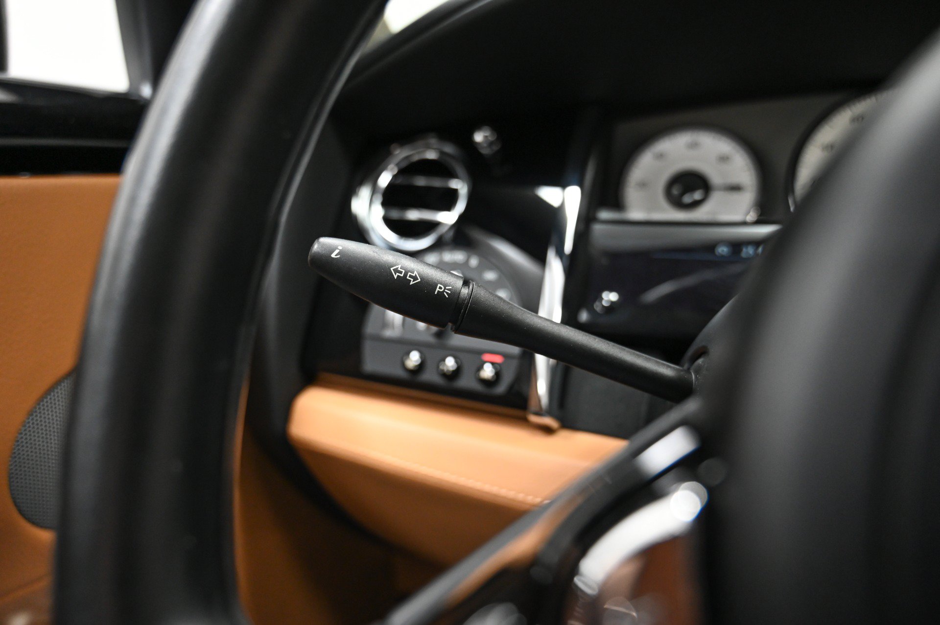 Used 2015 Rolls-Royce Ghost RWD image 45