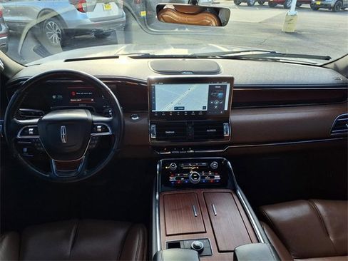 Certified 2023 Lincoln Navigator L Reserve image 4