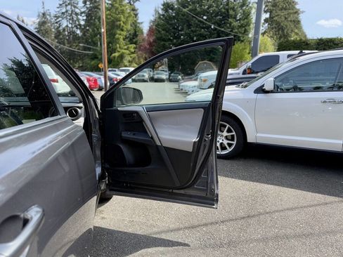 Used 2014 Toyota RAV4 LE image 25