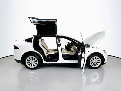 Used 2020 Tesla Model X Long Range image 34