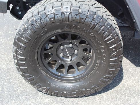 Used 2020 Jeep Gladiator Rubicon AWD/4WD image 2