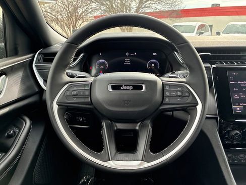 New 2025 Jeep Grand Cherokee L Laredo image 15
