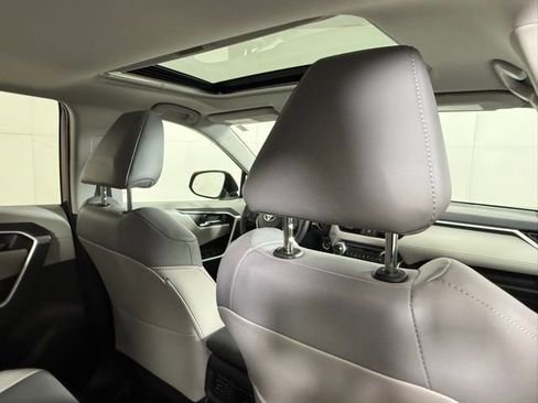 Used 2022 Toyota RAV4 XLE Premium image 34