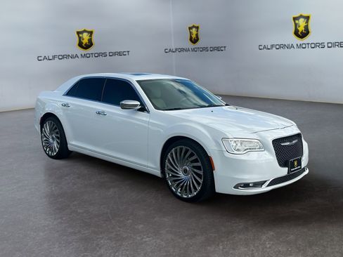 Used 2017 Chrysler 300 C image 7