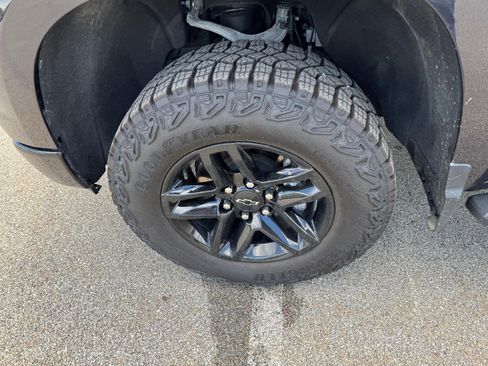 Certified 2024 Chevrolet Silverado 1500 LT Trail Boss w/ Convenience Package II image 13