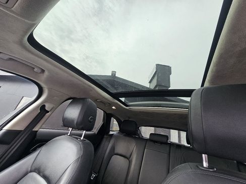 Used 2019 Jaguar F-PACE Premium image 41