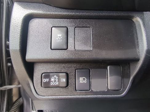 Used 2020 Toyota Tacoma SR image 17