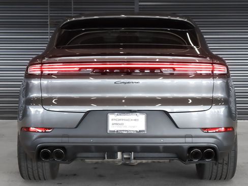 Used 2025 Porsche Cayenne Coupe image 9