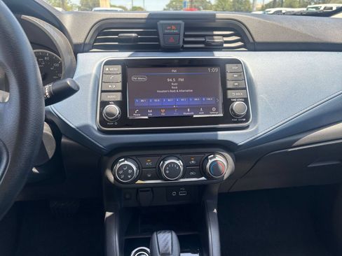 Used 2025 Nissan Versa SV FWD image 17