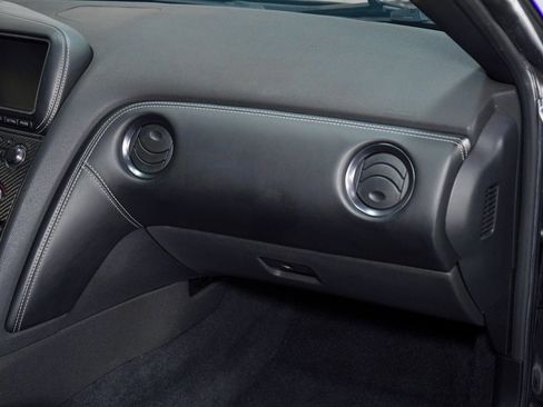 Used 2014 Nissan GT-R Premium image 25