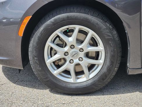 Used 2021 Chrysler Pacifica Touring-L FWD image 9