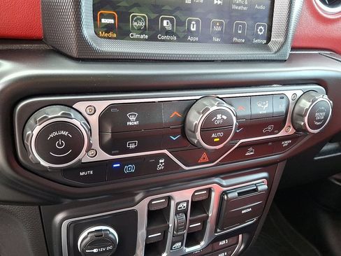 Used 2023 Jeep Wrangler Unlimited Rubicon 4xe AWD/4WD image 17