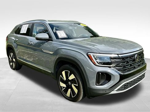 Used 2025 Volkswagen Atlas Cross Sport SEL image 2