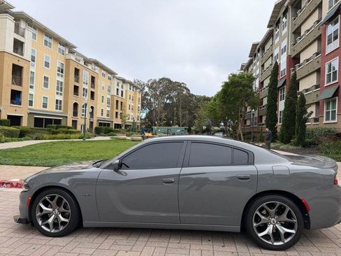 Used 2017 Dodge Charger R/T w/ Navigation & Travel Group RWD image 6