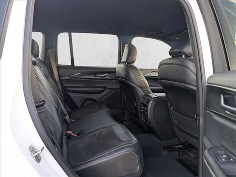 Used 2023 Jeep Grand Cherokee Altitude image 20