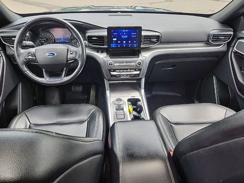 Used 2020 Ford Explorer XLT w/ Equipment Group 202A AWD/4WD image 37