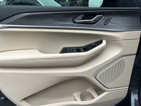 New 2025 Jeep Grand Cherokee L Limited w/ Luxury Tech Group II image 12