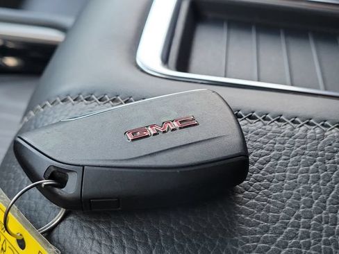 Used 2024 GMC Yukon XL Denali RWD image 43