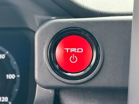 Used 2025 Toyota Tacoma TRD Sport w/ TRD Sport Upgrade Package image 31