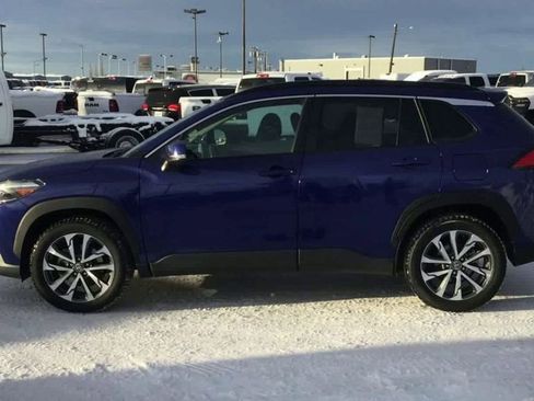 Used 2023 Toyota Corolla Cross XLE w/ Convenience Package image 5