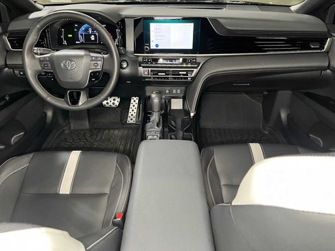 Used 2025 Toyota Camry SE w/ Convenience Package AWD/4WD image 37