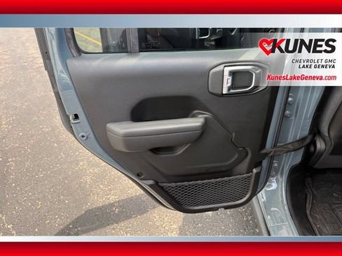 Used 2026 Jeep Wrangler Unlimited Rubicon AWD/4WD image 19