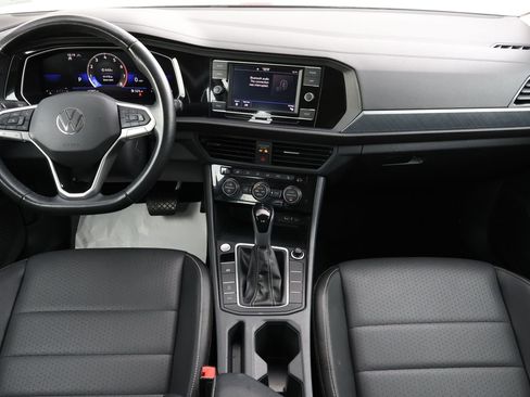 Used 2024 Volkswagen Jetta SE FWD image 2