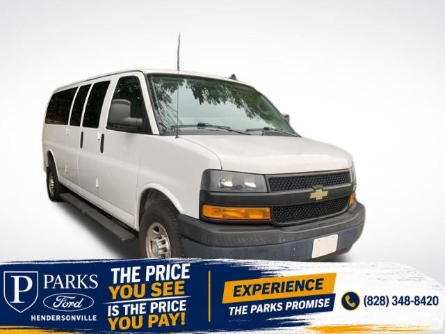 Used 2018 Chevrolet Express 3500 LS RWD image 1