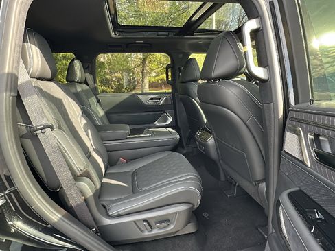 New 2026 INFINITI QX80 Autograph w/ Premium Cargo Package image 10