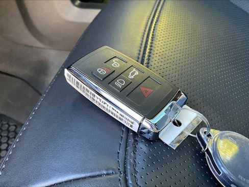 Used 2025 Land Rover Defender 130 S image 13