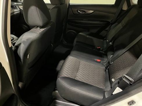 Used 2019 Nissan Rogue SV AWD/4WD image 18
