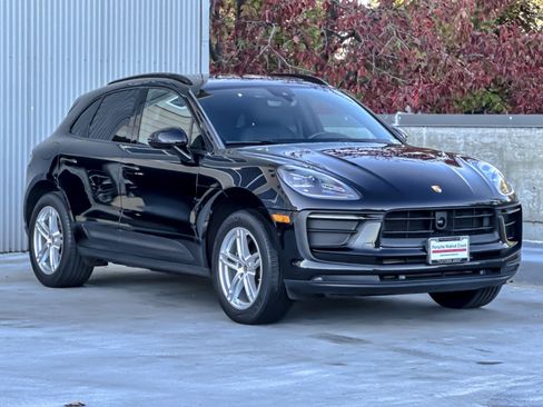 Used 2023 Porsche Macan image 10