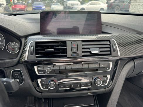 Used 2018 BMW M4 Convertible RWD image 15