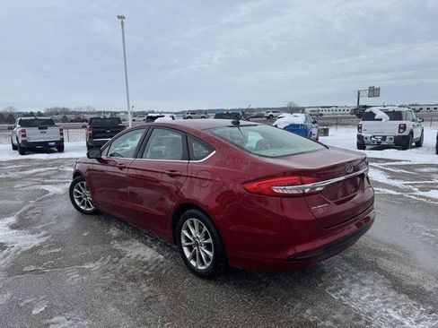 Used 2017 Ford Fusion SE image 6