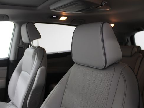 Used 2024 Honda Odyssey Elite image 5