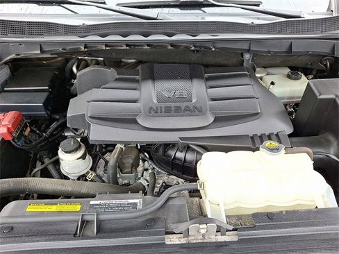 Used 2022 Nissan Titan S image 27