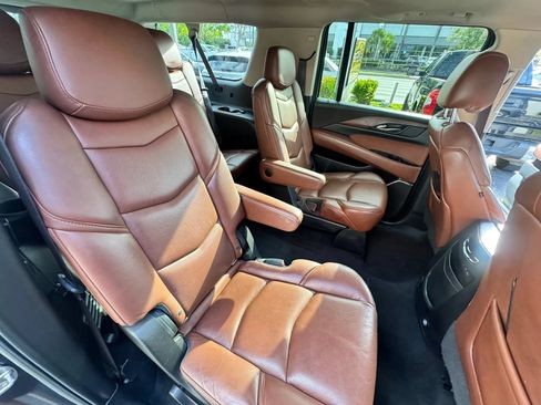 Used 2017 Cadillac Escalade ESV Premium Luxury AWD/4WD image 26